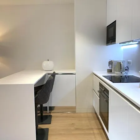 New!! Luxury Avenida Da Liberdade Flat- With Rooftop And Pool Апартаменты Лиссабон