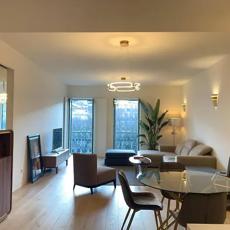 New!! Luxury Avenida Da Liberdade Flat- With Rooftop And Pool * Lisbon