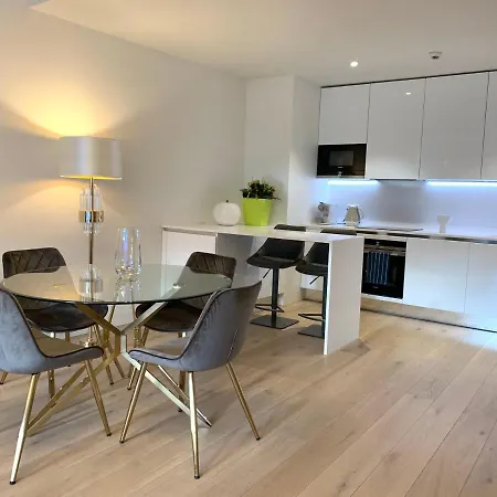 New!! Luxury Avenida Da Liberdade Flat- With Rooftop And Pool شقة *