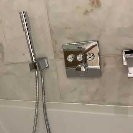 New!! Luxury Avenida Da Liberdade Flat- With Rooftop And Pool ליסבון