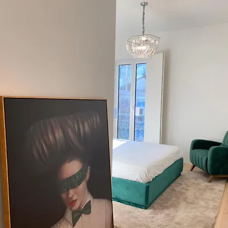 New!! Luxury Avenida Da Liberdade Flat- With Rooftop And Pool * ליסבון