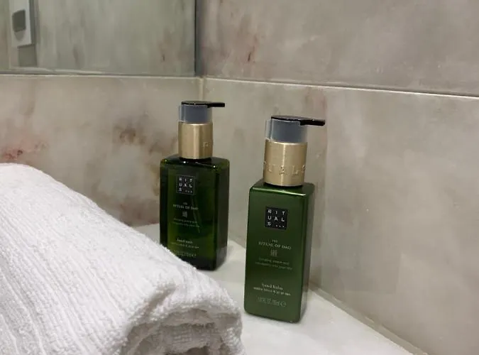 New!! Luxury Avenida Da Liberdade Flat- With Rooftop And Pool 아파트 리스본