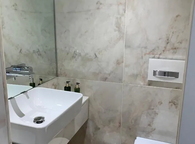 New!! Luxury Avenida Da Liberdade Flat- With Rooftop And Pool 아파트 리스본
