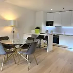 New!! Luxury Avenida Da Liberdade Flat- With Rooftop And Pool Διαμέρισμα *