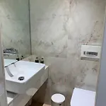 New!! Luxury Avenida Da Liberdade Flat- With Rooftop And Pool Διαμέρισμα Lisboa