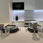 New!! Luxury Avenida Da Liberdade Flat- With Rooftop And Pool * Lisboa