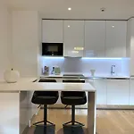 New!! Luxury Avenida Da Liberdade Flat- With Rooftop And Pool Lisboa